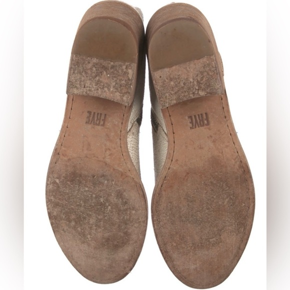 Frye Carson Piping Western Bootie Women 7.5 in Off White Distressed Finish - Picture 7 of 7